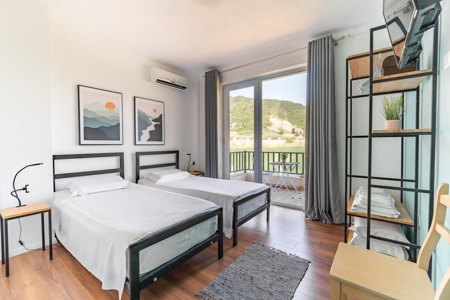 Bujtina Lumo & Pool Villa Permet Ngoại thất bức ảnh