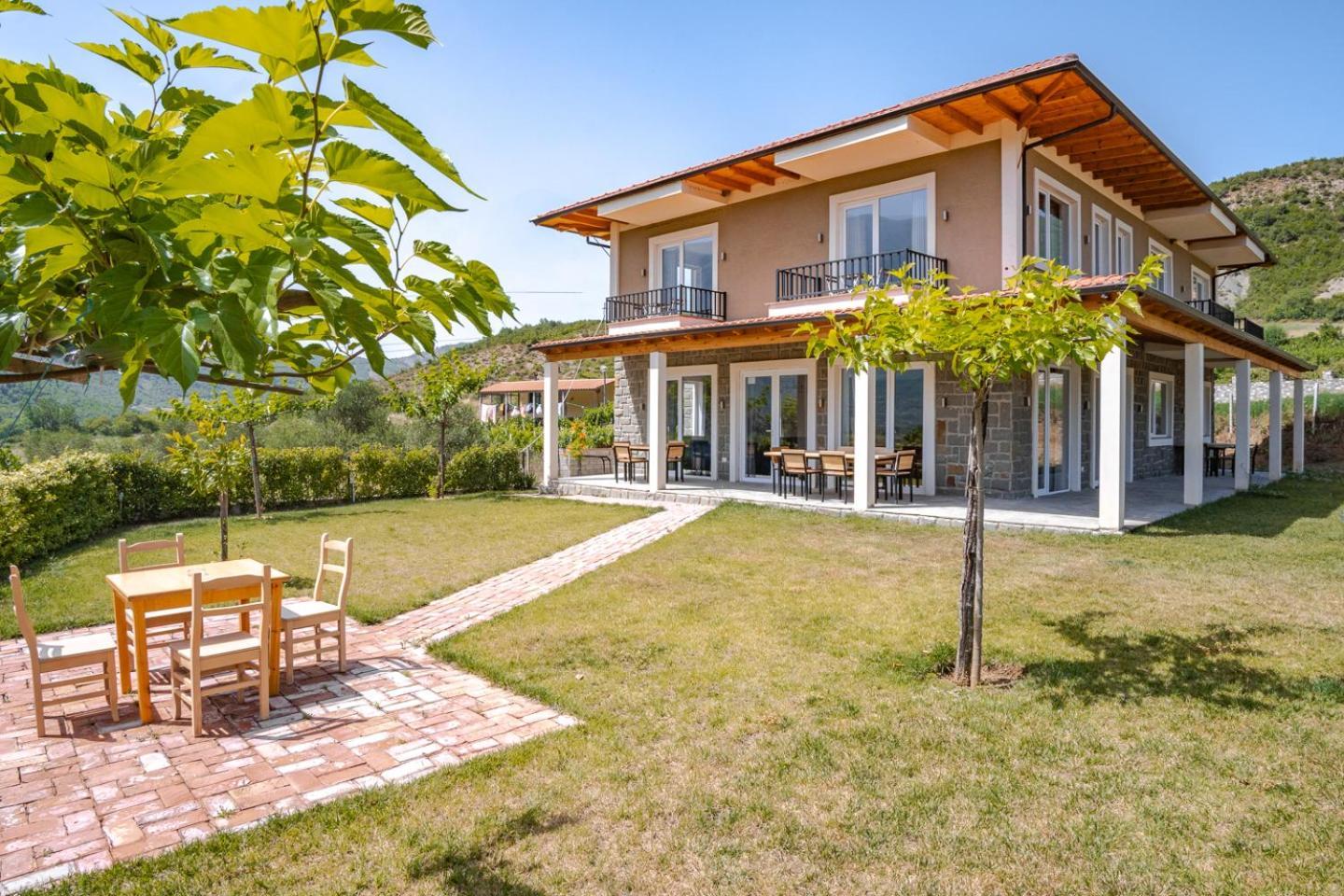 Bujtina Lumo & Pool Villa Permet Ngoại thất bức ảnh